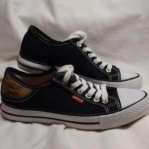 Levi's Strauss & CO Comfort Canvas Low Top Sneakers Women's Size 6 Black White